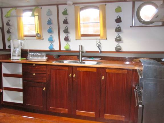 Wooden galley with a cooker and worktop on the tjalk Aagtje