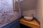 Washbasin and mirror in a cabin of the Avontuur