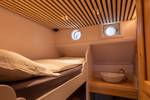 Cabin with a bunk bed and washbasin on the Avontuur