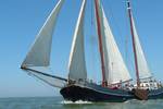 Tjalk Aagtje sailing on open water