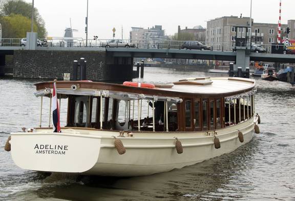 Saloon boat Adeline viewed from the front on the water
