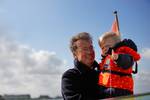 Skipper Zeger with a child wearing a life jacket on the Albatros