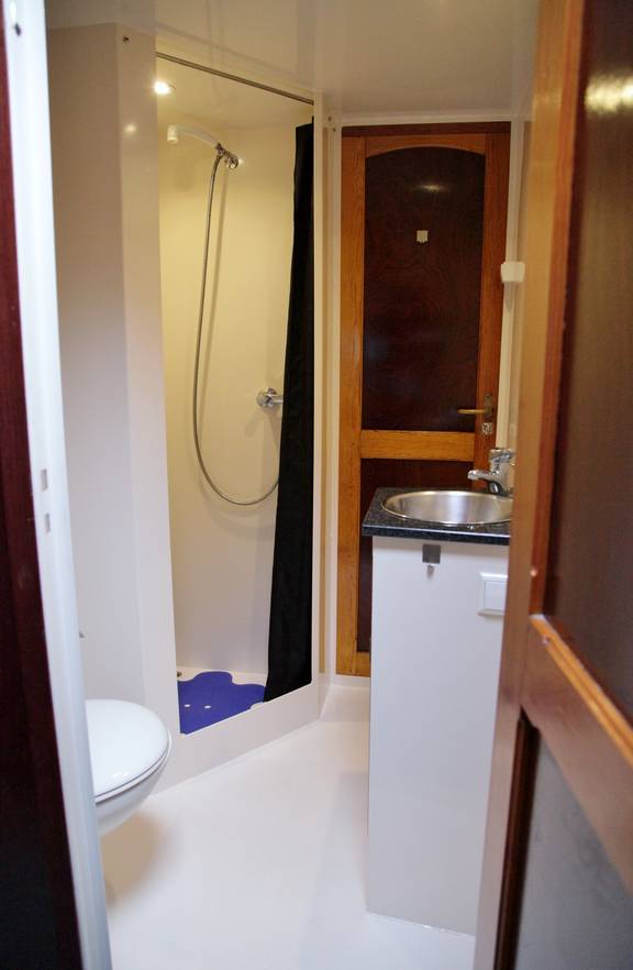 Bathroom with a shower and washbasin on the Aldebaran