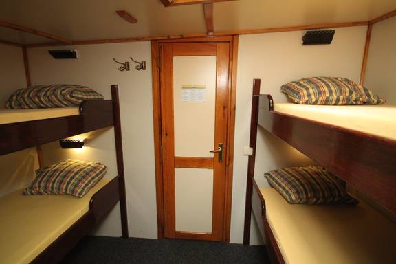 Four-berth cabin with bunk beds on the Ambiance