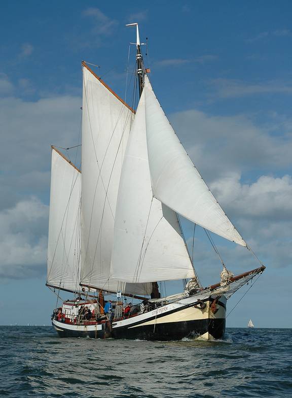 Anna Trijntje under white sails on open water