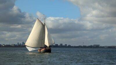 Clipper Anna sailing on open water