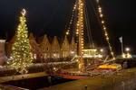 Clipper Anna with festive lights in the evening