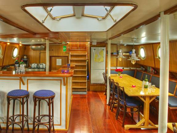 Saloon with a bar, dining tables and skylights on the Avanti