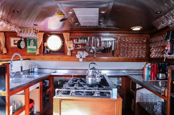 Galley of the Avondrood with a cooker and beer tap