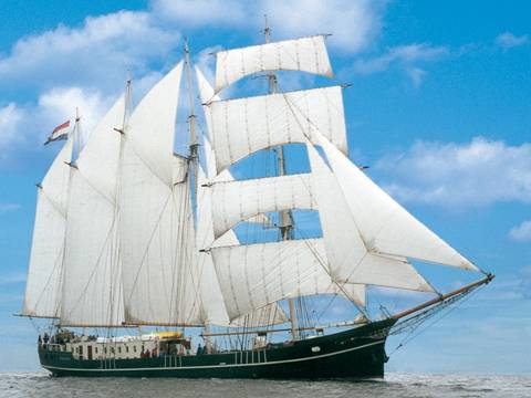Barquentine Summertime with white sails hoisted