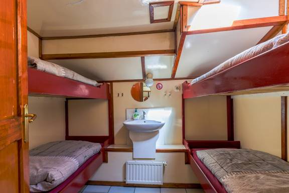Four-berth cabin with bunk beds on the Boekanier