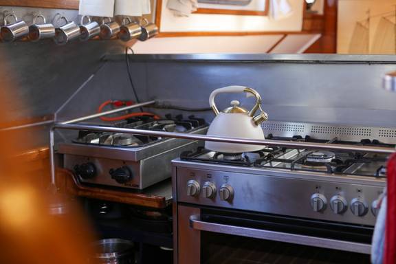 Cooker and worktop in the galley of the Boekanier