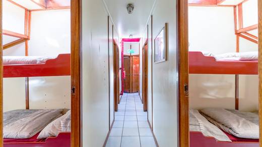 Corridor with views into cabins with bunk beds on the Boekanier