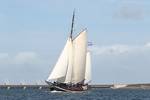 Bonnefooi under white sails on open water