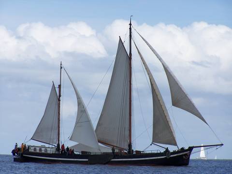 Two-masted clipper Broedertrouw under white sails