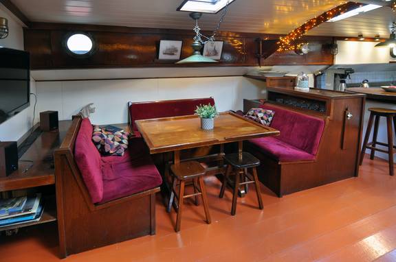 Seating area with a wooden table and red benches in the Chateauroux