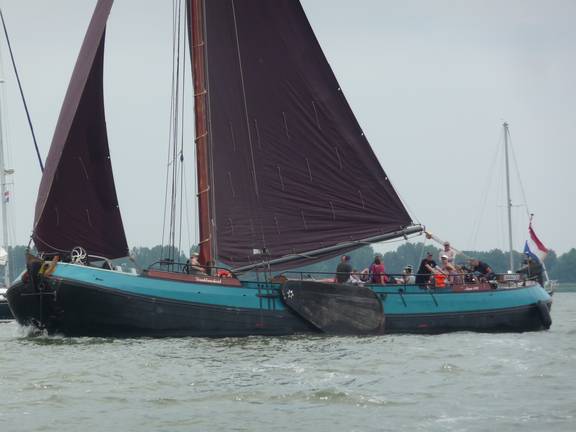 Dankbaarheid under sail with guests on deck