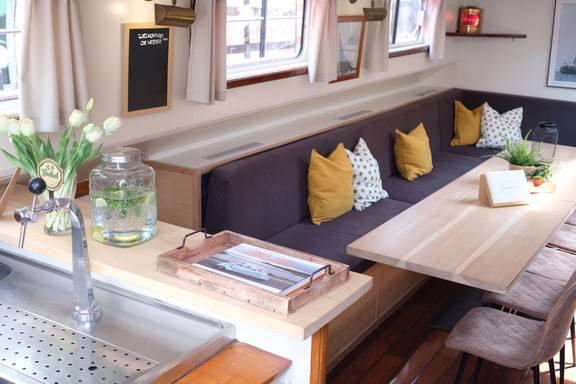 Bench seating and bar in the saloon of De Hester