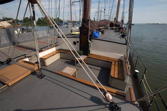 Overview of the deck and seating area of the Eenhoorn