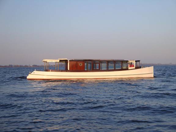 Saloon boat Emma cruising on open water