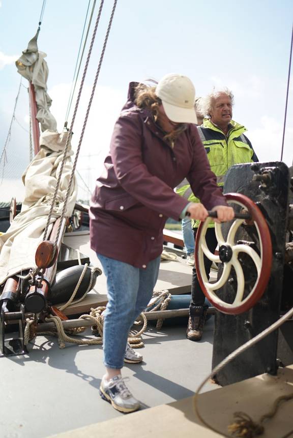 Working the sails together on the deck of the Engelburg