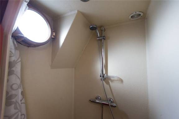Shower with a porthole aboard the Grietje