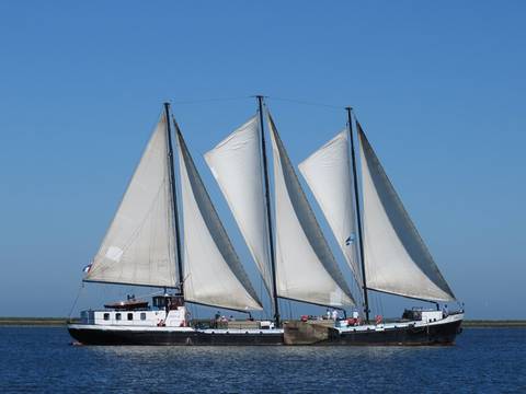 Three-masted Grietje with white sails hoisted