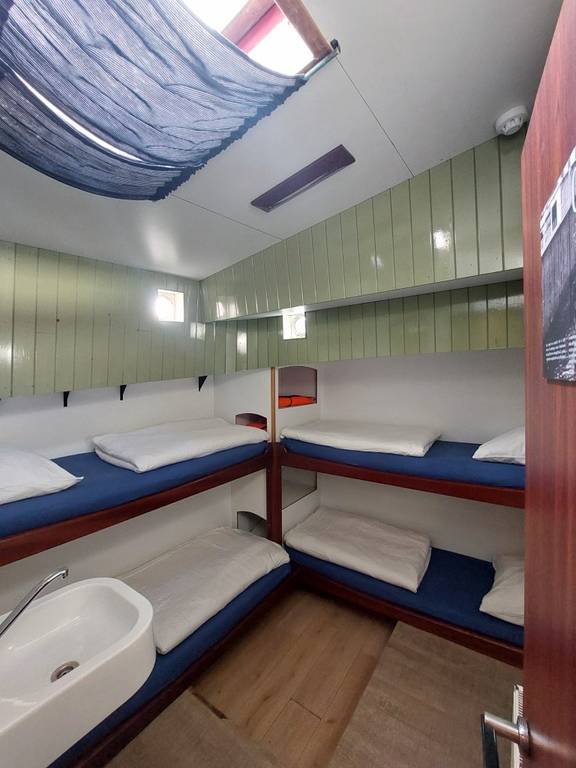 Four-berth cabin with bunk beds on the Johanna Engelina