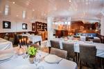 Dining room of the Leafde fan Fryslân with white-clothed tables