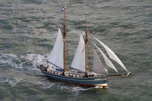 BootBootBoot schoener Luciana onder zeil