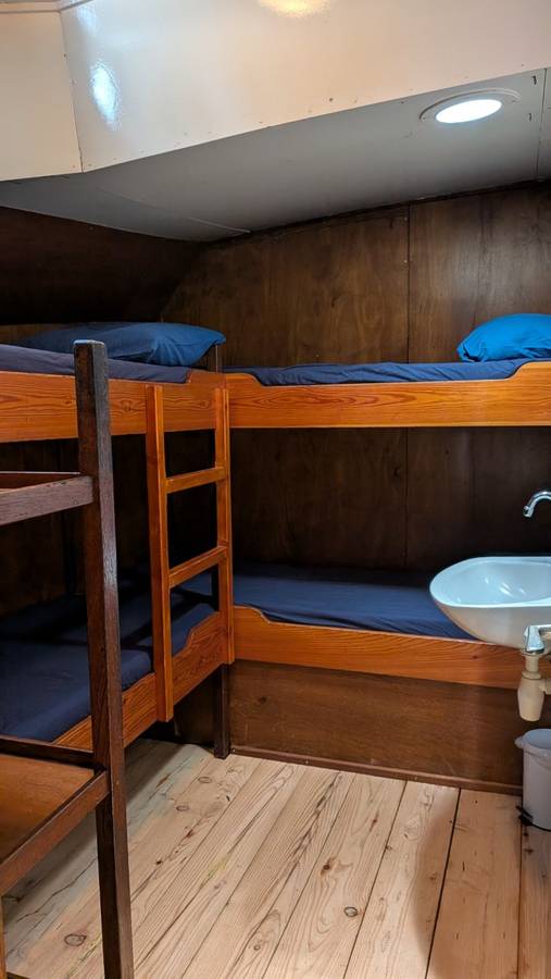 Four-berth cabin with bunk beds on the Meridiaan