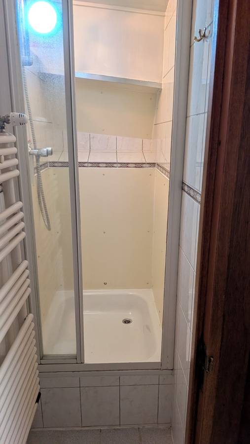 Shower cubicle aboard the Meridiaan