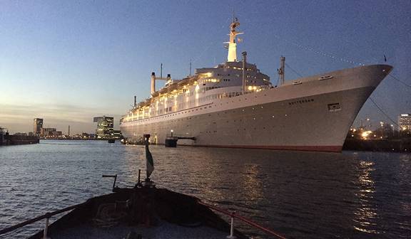 View of the ss Rotterdam during a trip on the Oude Maze