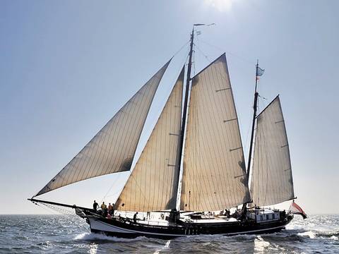 Clipper Passaat under sail on open water