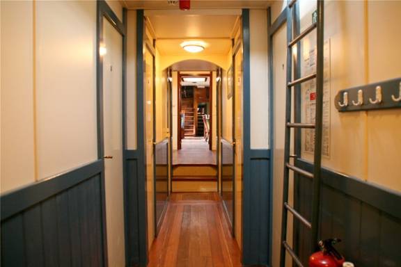 Corridor along the cabins of the Pouwel Jonas