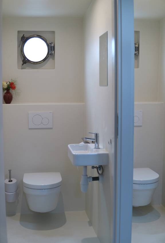 Toilet facilities aboard the Pouwel Jonas