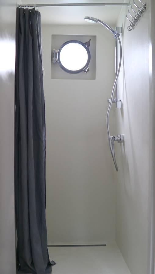 Shower with a porthole on the Pouwel Jonas