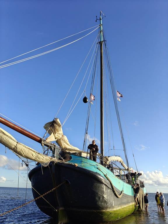 Spartivento resting on the tidal flats, viewed from the bow