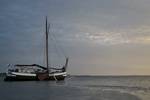 Tjalk Spes Mea settling on the tidal flats in the Wadden Sea