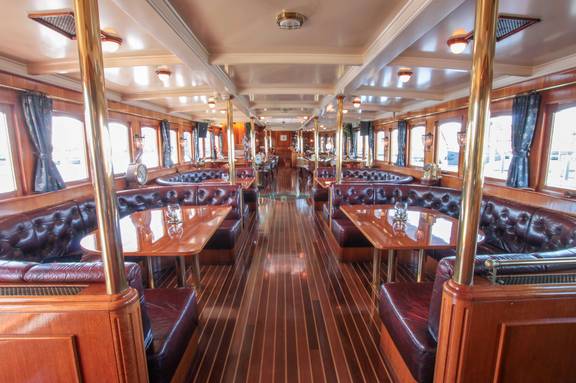 Saloon of the steamship Succes with tables and chairs