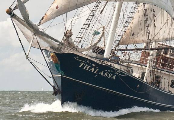 Bow of the Thalassa while sailing