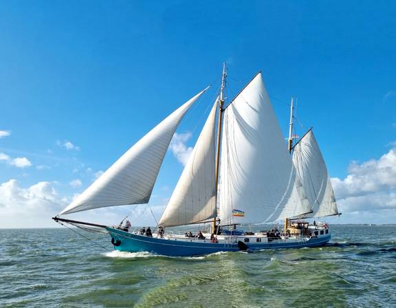 Clipper Utopia under full sail on the water