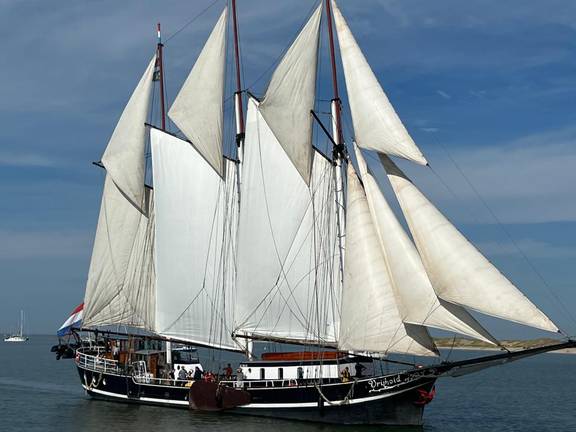 Three-masted Vrijheid under full sail