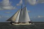 De Vrouw Dina under white sails, viewed from the side