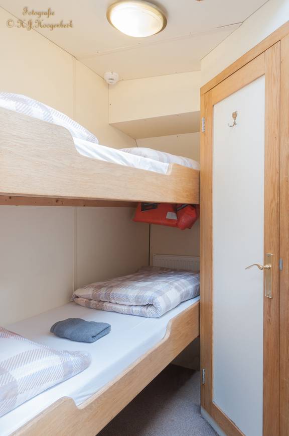 Bunk bed in a twin-berth cabin of De Vrouw Dina