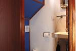 Toilet and washbasin aboard 't Wapen fan Fryslân