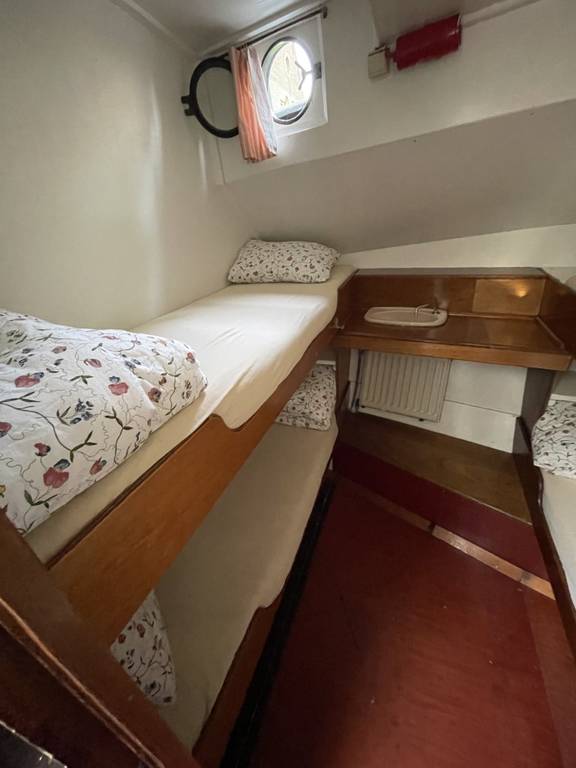 Bunk bed in a cabin of the Waterman