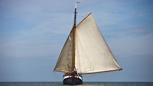 BootBootBoot Selene onder zeil