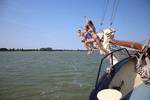 Guests jumping into the water from the bow of the Gulden Belofte