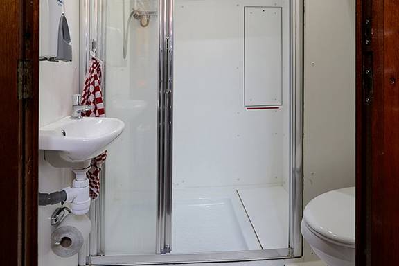 Washbasin, shower and toilet in the bathroom of the Orion